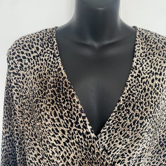 Dynamite V-Neck Wrap Leopard print‎ Crop Summer Long Sleeve Top Women's Size S - Picture 2 of 6